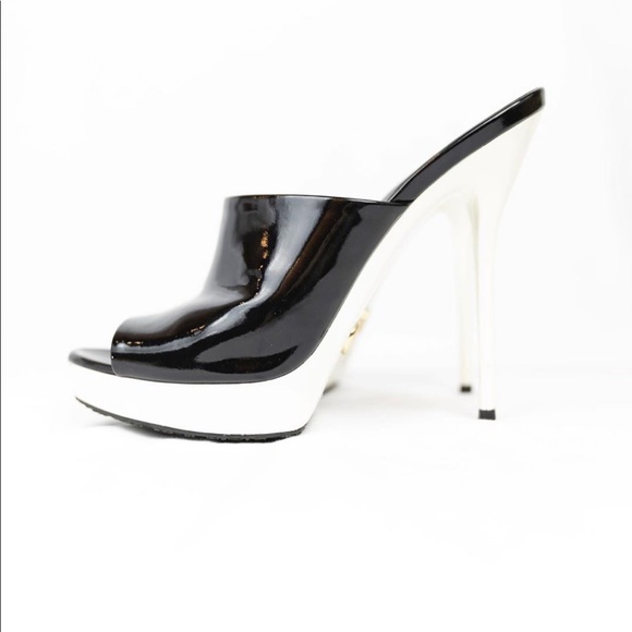 Authentic Gucci Sandals - Picture 3 of 7